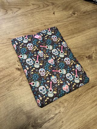 Funda artesanal para tablet o libro