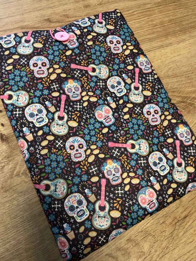 Funda artesanal para tablet o libro