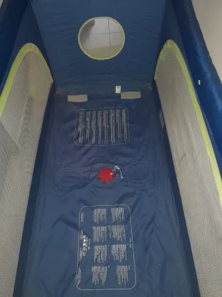 Cuna de viaje azul y amarilla