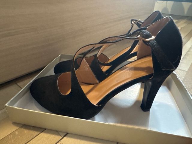 Zapatos BOTTINE Negros Tacón Correa