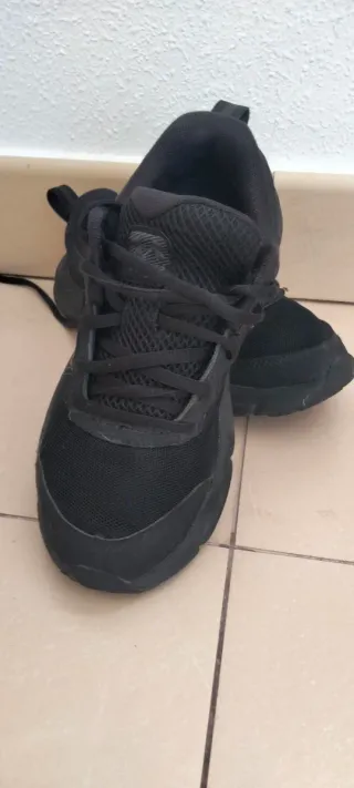 Zapatillas niño negras nuevas