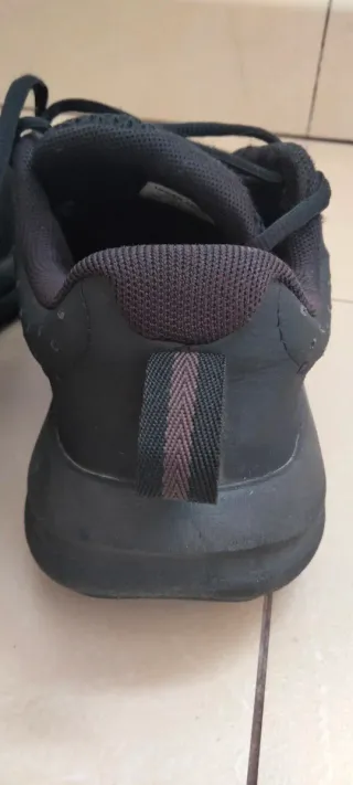 Zapatillas niño negras nuevas