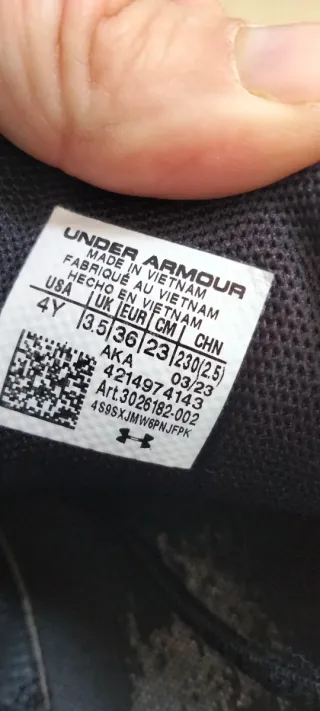 Zapatillas niño negras nuevas