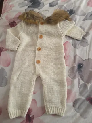 Buzo blanco punto t. 6/9 meses