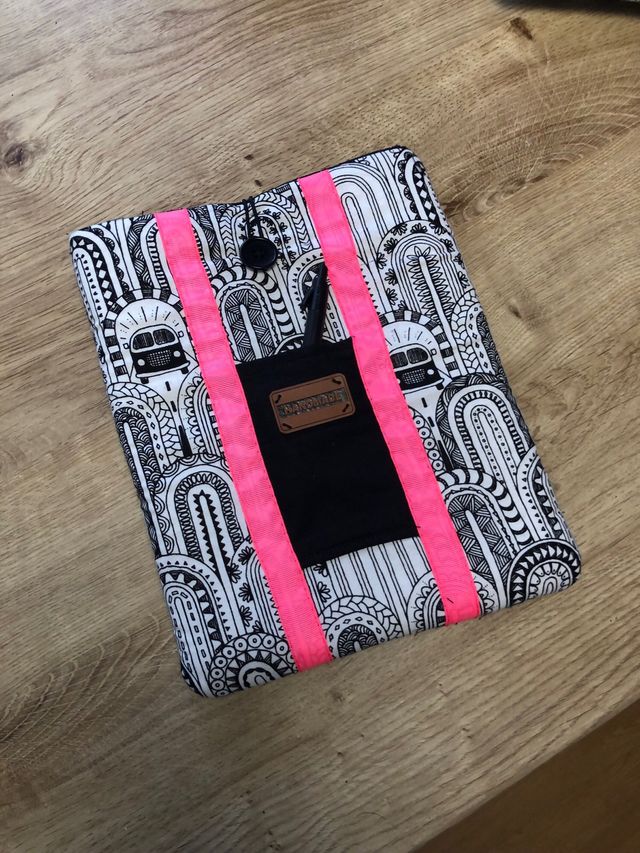 Funda libro/tablet hecha a mano