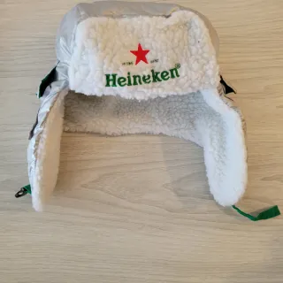 Gorra polar Heineken plateada y blanca
