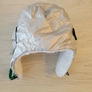 Gorra polar Heineken plateada y blanca