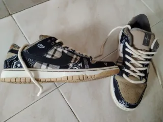 Zapatillas Nike Dunk SB Beige y Negro