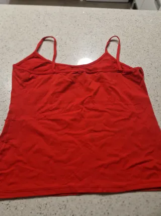 Top rojo de tirantes mujer