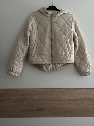 Chaqueta acolchada beige Bershka Talla S
