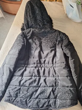 Plumas negro con bordados