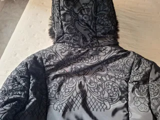 Plumas negro con bordados