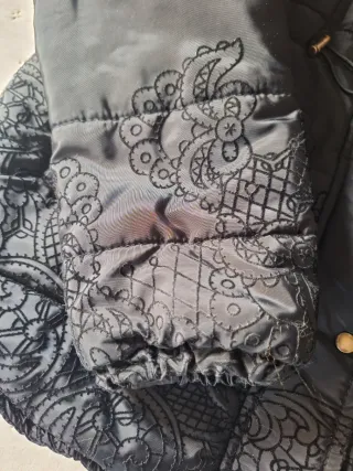 Plumas negro con bordados