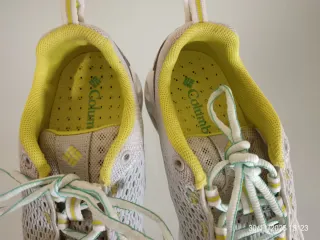 Scarpe da ginnastica grigie e verdi taglia 37