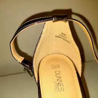 Sandalias tacón color oro rosa, talla 39 Nuevas