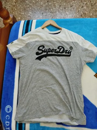 Camiseta Superdry Gris y Blanca