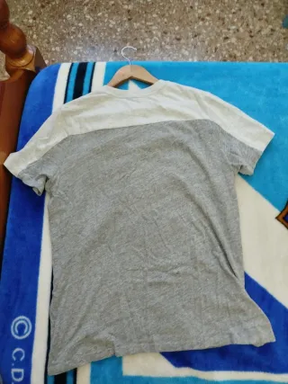 Camiseta Superdry Gris y Blanca