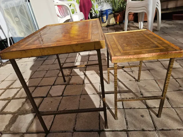 Tavoli ausiliari decorati con animali