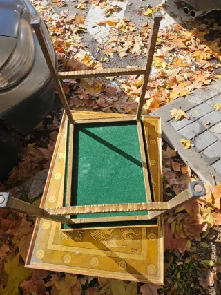 Tavoli ausiliari decorati con animali