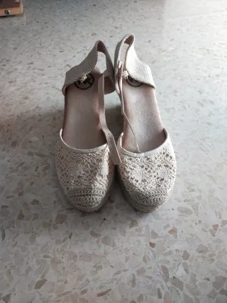 Zapatos esparteñas negras y beige