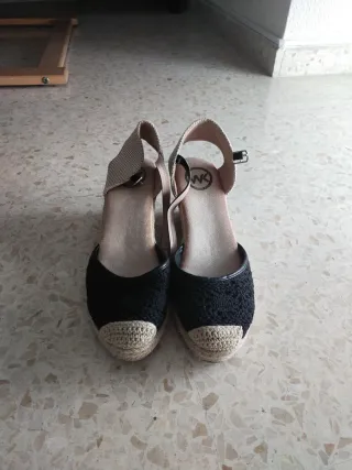 Zapatos esparteñas negras y beige