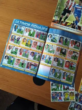 Pack 4 álbumes La Liga y 8 cromos