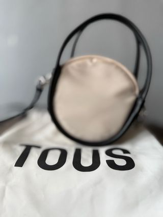 Bolso Tous redondo beige y negro