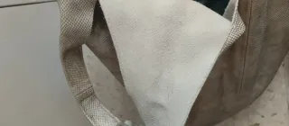 Bolso de piel dorado tipo saco. Nuevo