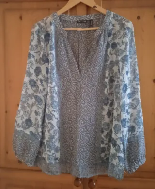 Blusa estampada floral manga larga