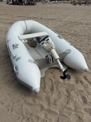 Barca auxiliar Protender 270 con motor