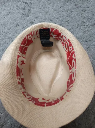 Sombrero beige con cinta azul