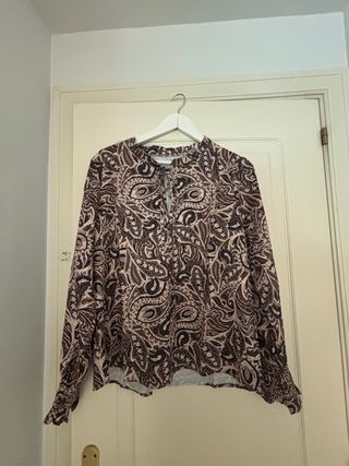 Blusa estampada flores invierno