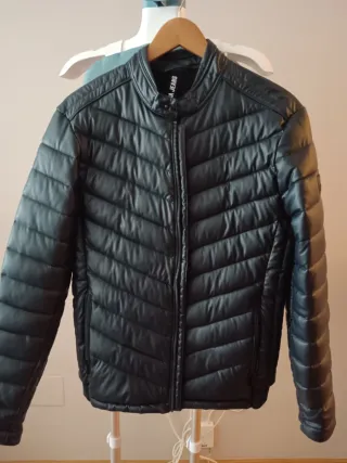 Cazadora acolchada hombre efecto piel azul