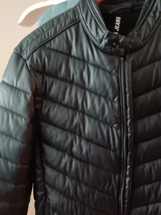 Cazadora acolchada hombre efecto piel azul