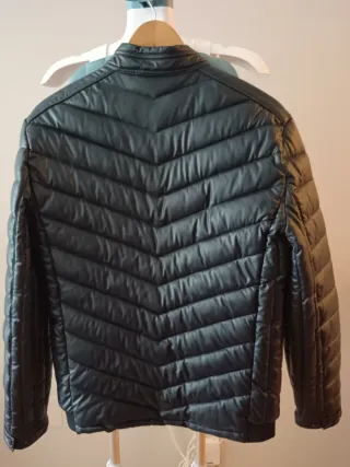 Cazadora acolchada hombre efecto piel azul