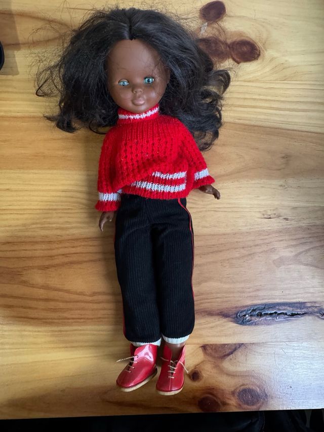 Bambola Nancy Nera con Gambe Rotte