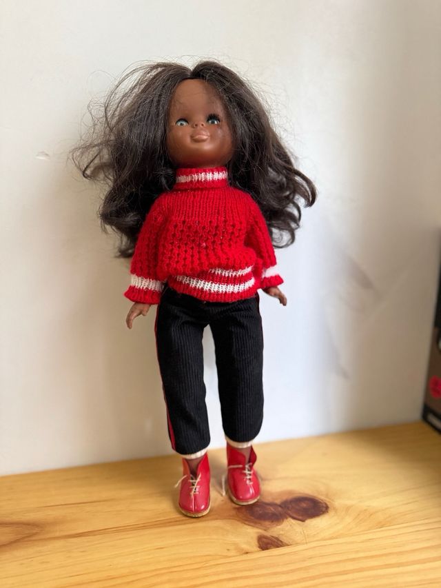 Bambola Nancy Nera con Gambe Rotte