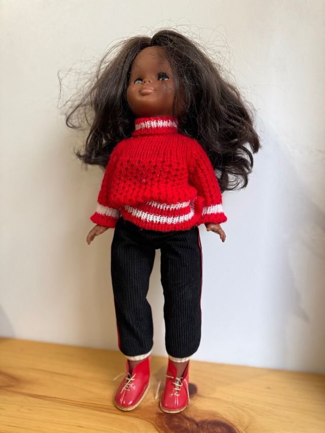 Bambola Nancy Nera con Gambe Rotte