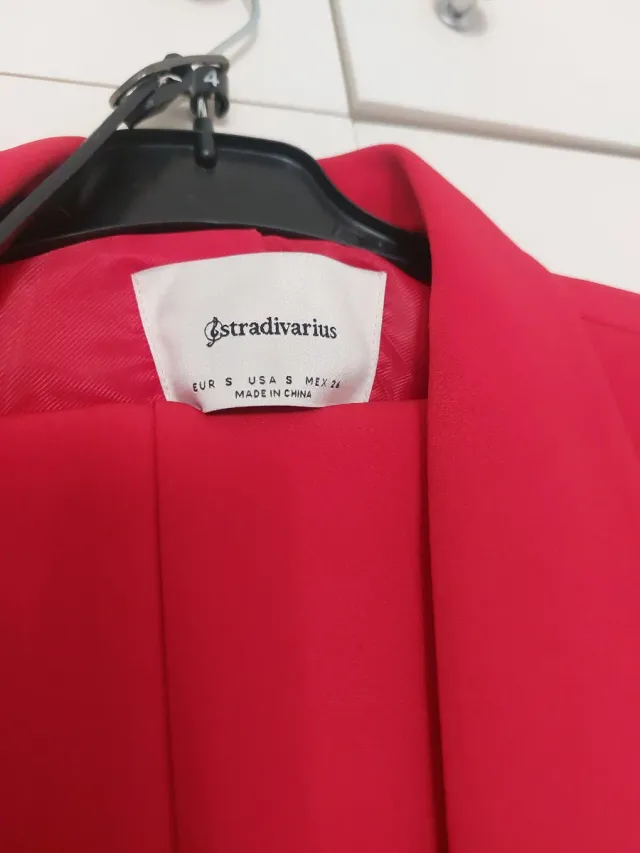 Traje Rojo Stradivarius Talla S  pantalón pitillo!