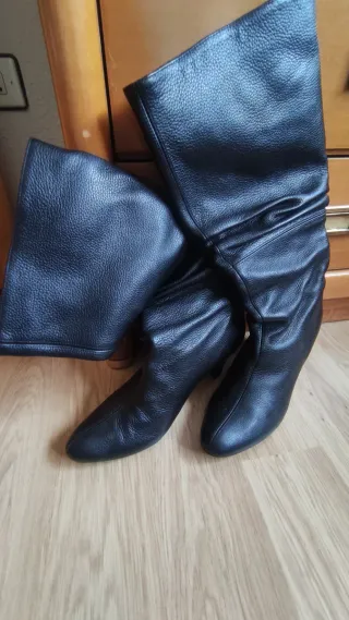 Botas de piel negras