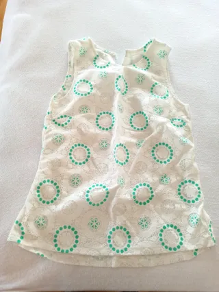 Camisa blanca con círculos verdes Talla S