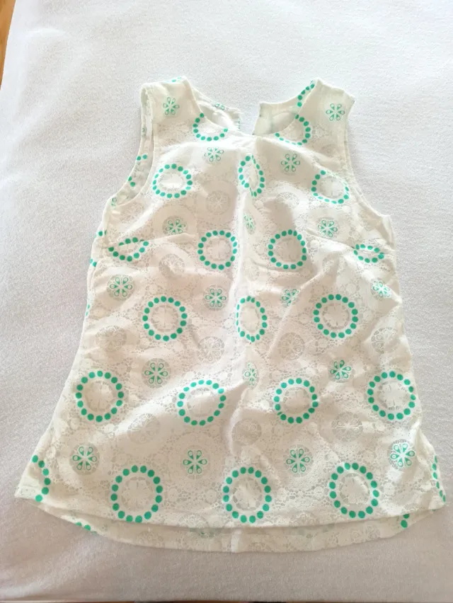 Camisa blanca con círculos verdes Talla S