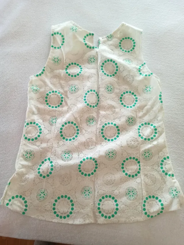 Camisa blanca con círculos verdes Talla S