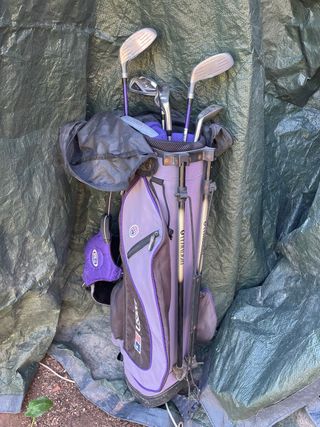 Bolsa y palos de golf para niño