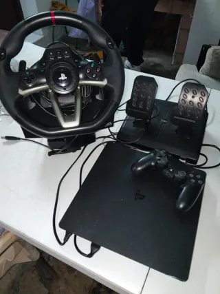 PS4 Negra + Volante y Pedales