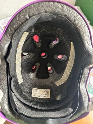 Casco patinaje morado niña