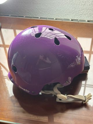 Casco patinaje morado niña