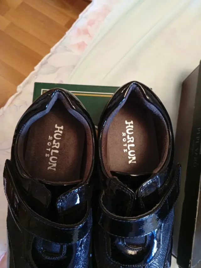 Zapatos negros charol y ante