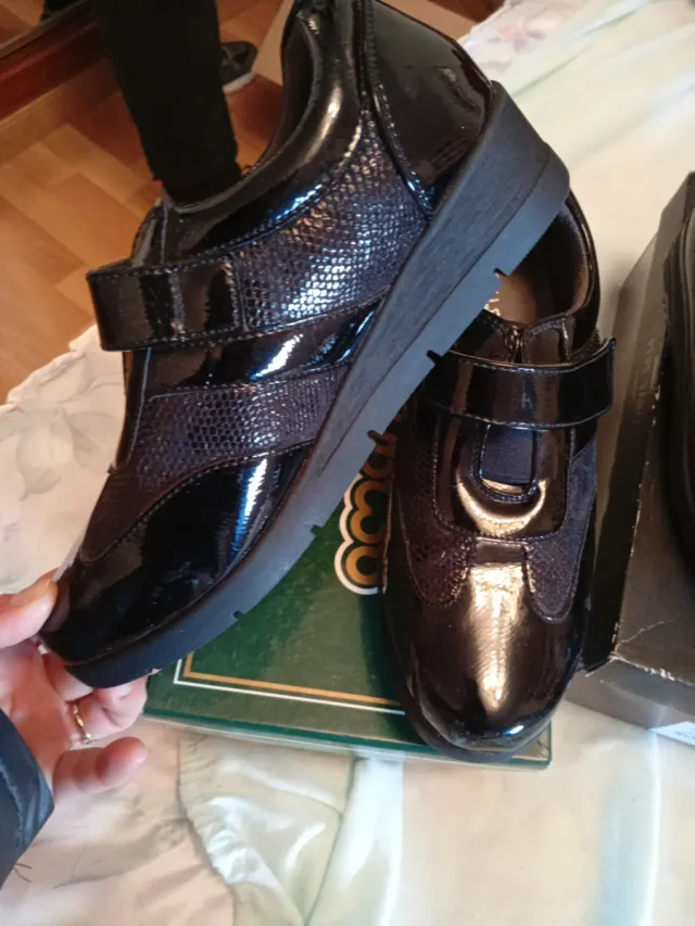 Zapatos negros charol y ante