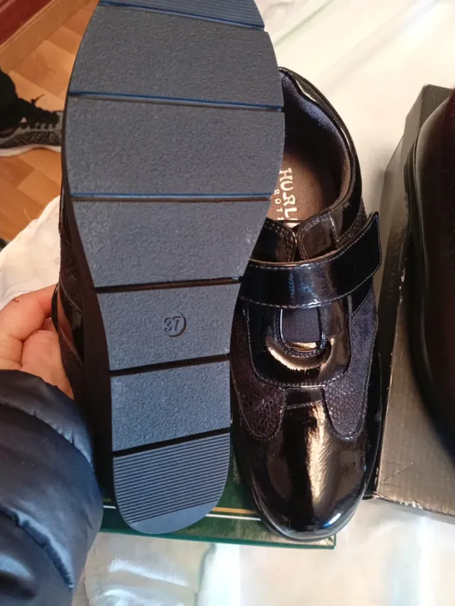 Zapatos negros charol y ante